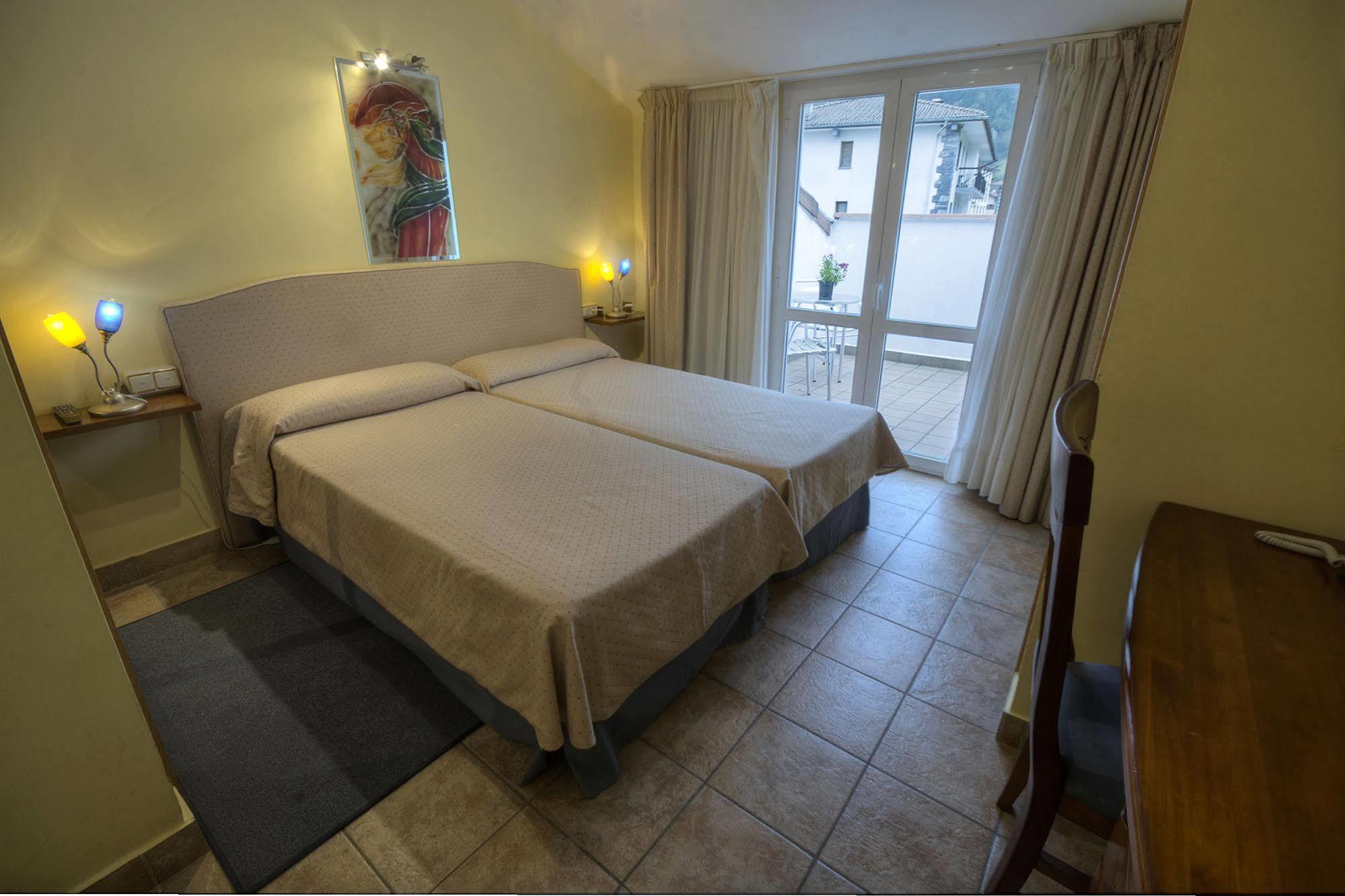 Hostal Jai Alai Leitza Kültér fotó